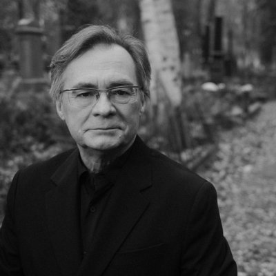 Paweł Pochwała - portret na cmentarzu